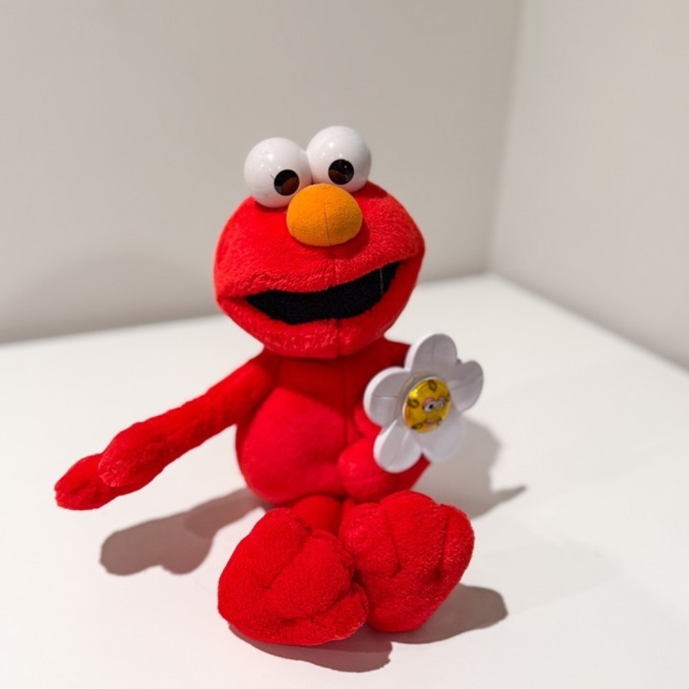 Fisher Price 2003 Elmo's World Elmo Loves You Doll With Flower | Not Talking